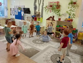 "Будем вместе мы играть и здоровье укреплять!" "Будем вместе мы играть и здоровье укреплять!".